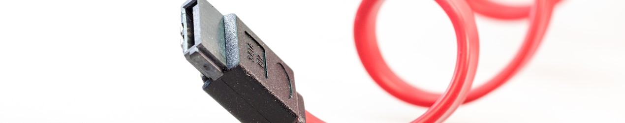 Alt i kabler og elektronik hos Av-Cables.dk – USB C stik, LED lommelygter osv.